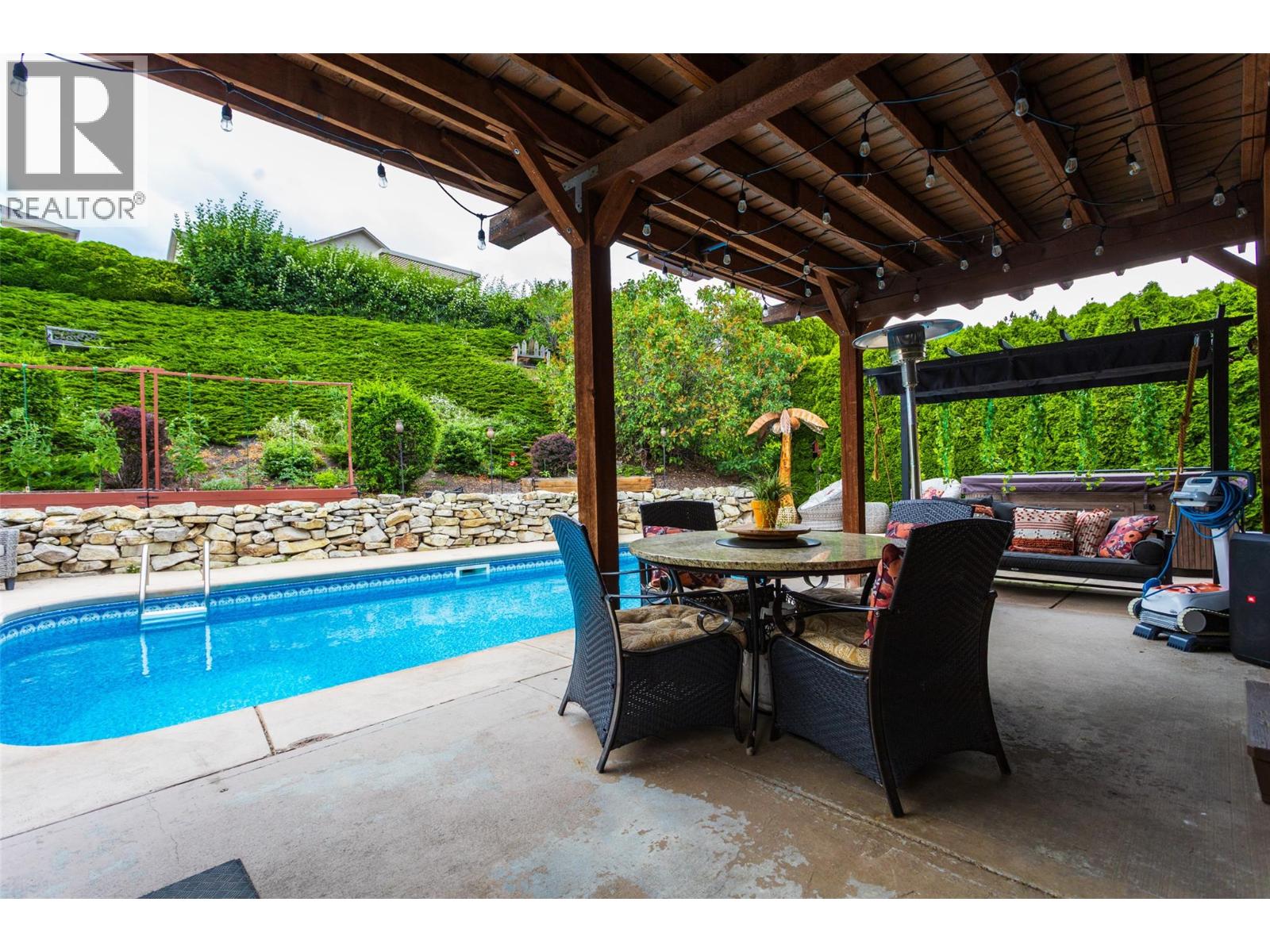 Picture for 2838 Salish  Road https://www.cirrealty.ca/reb/bc/3/10366503_16.jpg