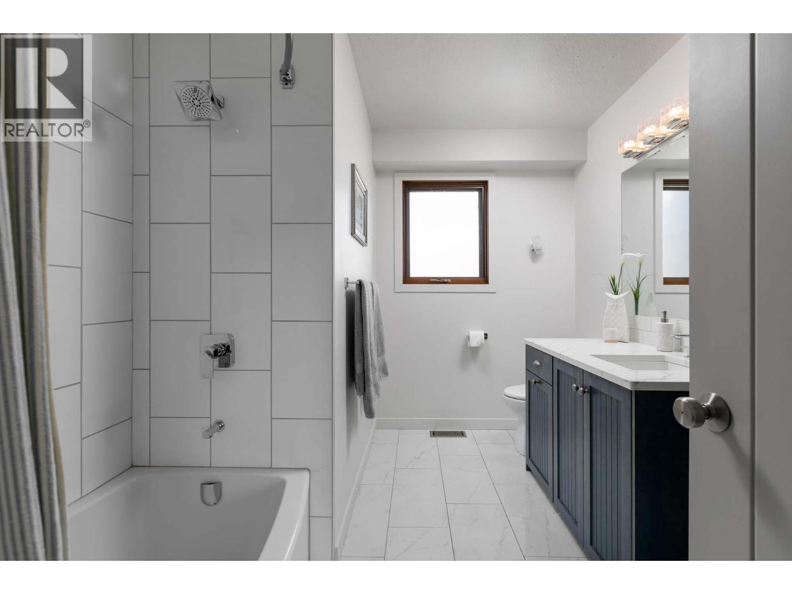 Picture for 3116 Appaloosa  Road https://www.cirrealty.ca/reb/bc/3/10366513_12.jpg