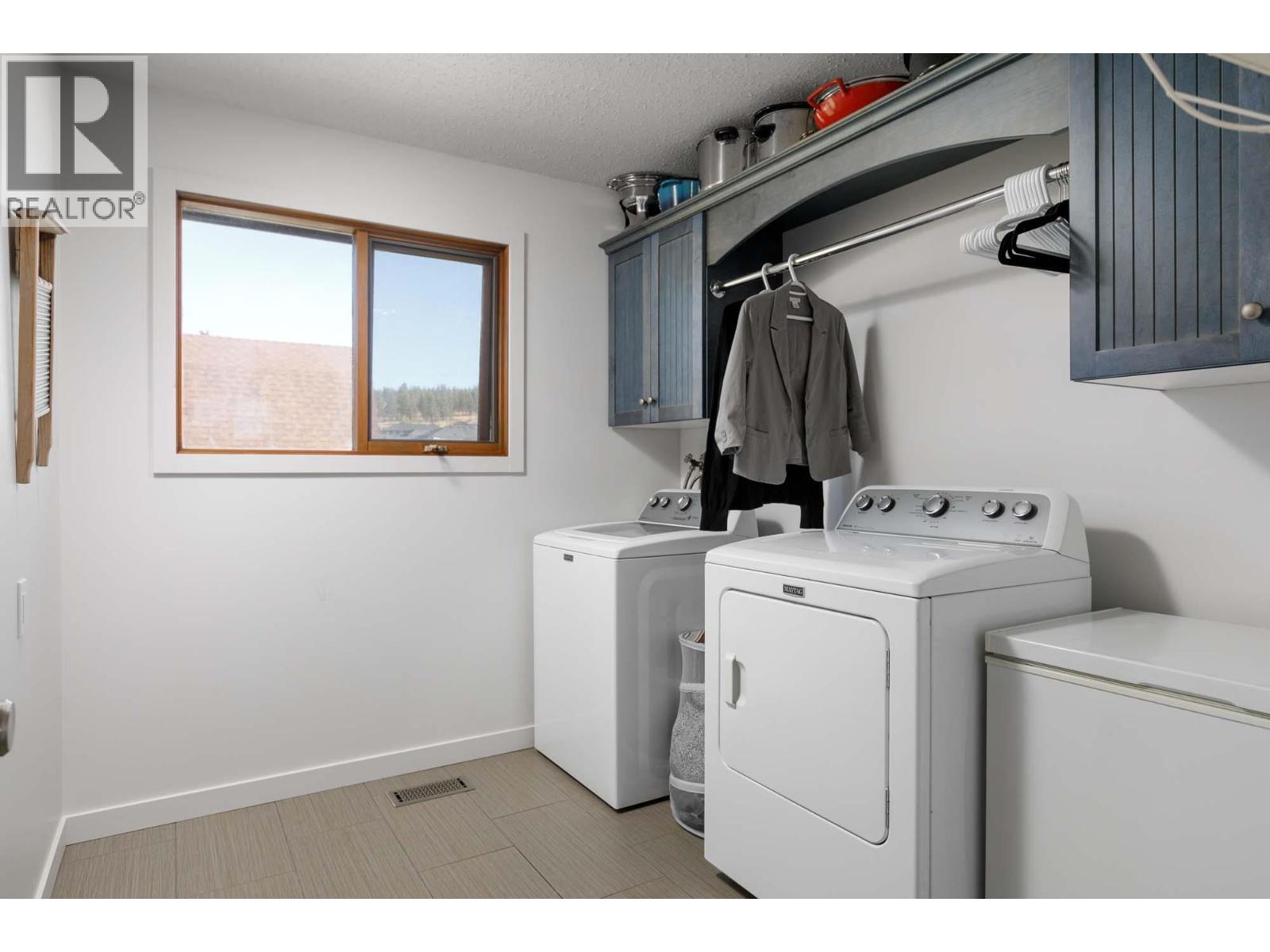 Picture for 3116 Appaloosa  Road https://www.cirrealty.ca/reb/bc/3/10366513_15.jpg