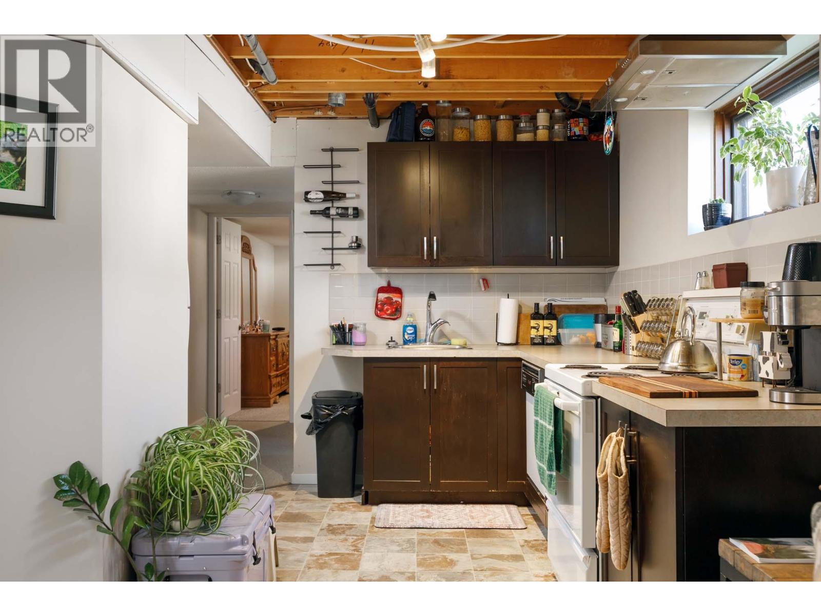 Picture for 3116 Appaloosa  Road https://www.cirrealty.ca/reb/bc/3/10366513_16.jpg