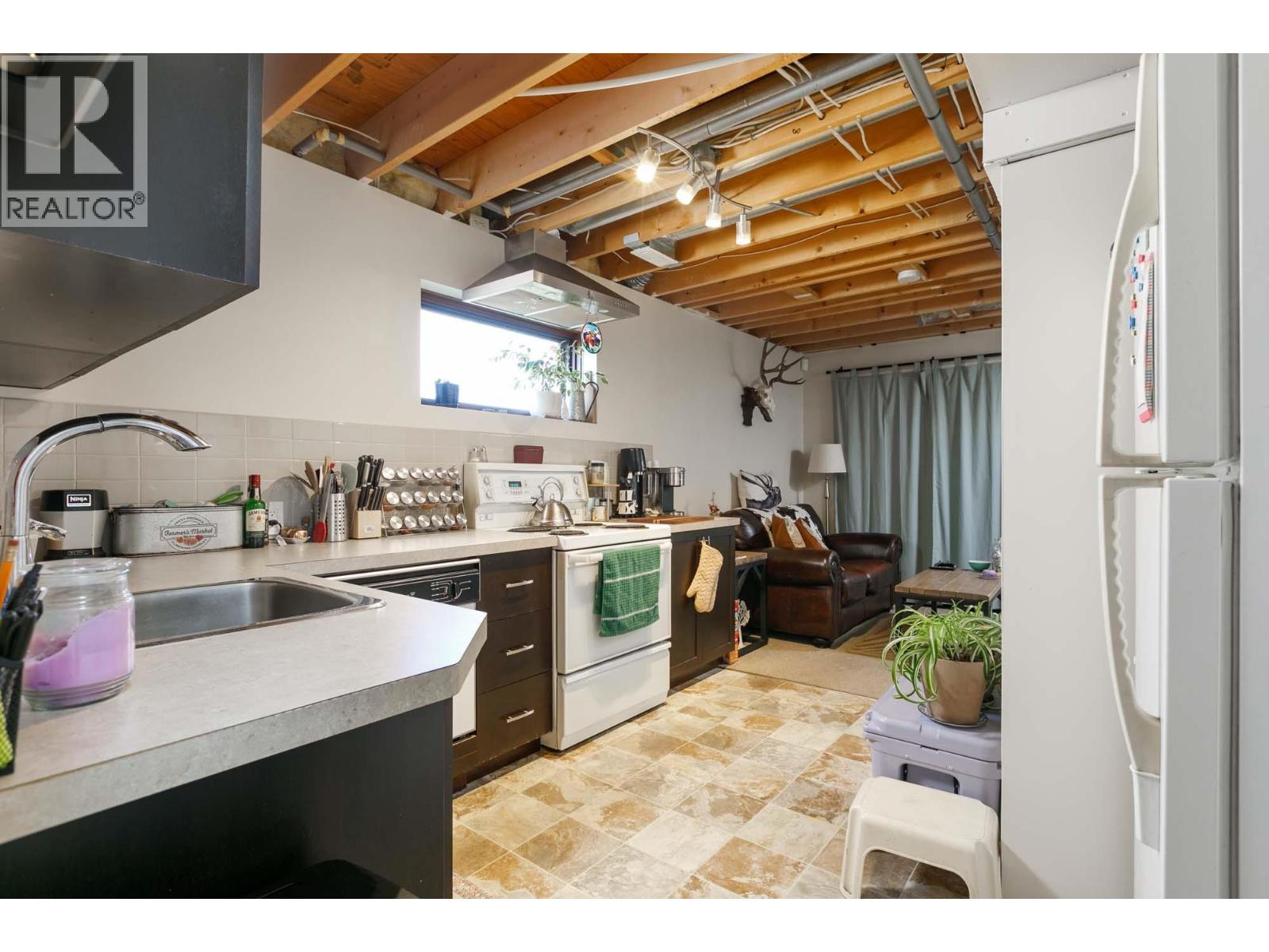 Picture for 3116 Appaloosa  Road https://www.cirrealty.ca/reb/bc/3/10366513_17.jpg