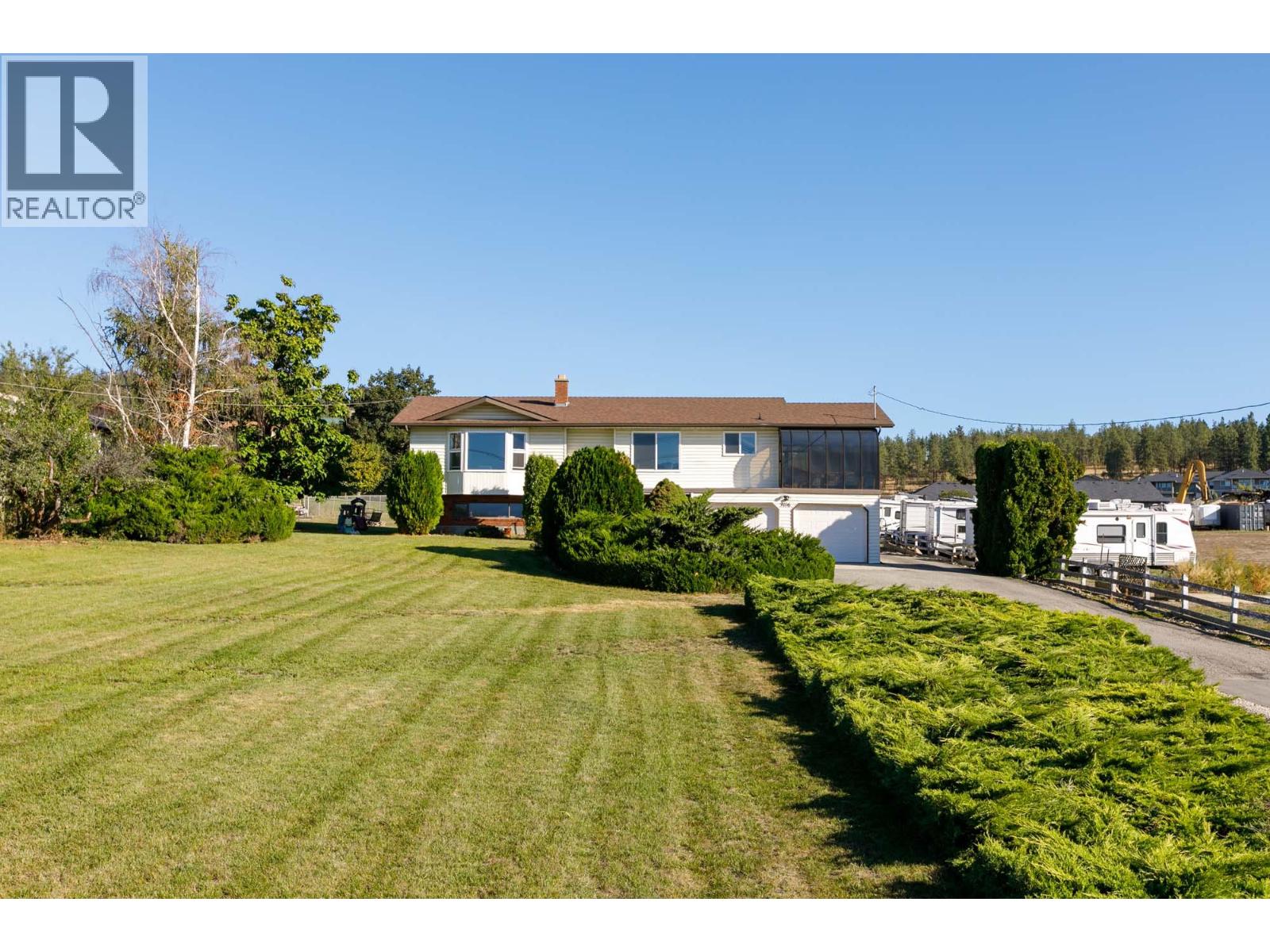 Picture for 3116 Appaloosa  Road https://www.cirrealty.ca/reb/bc/3/10366513_3.jpg