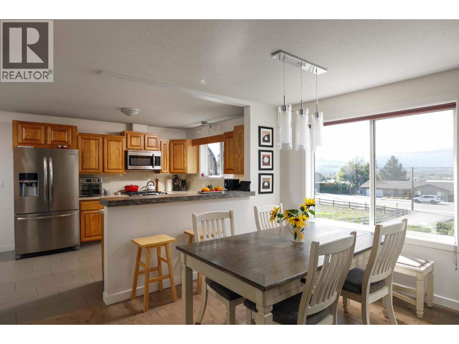 Picture for 3116 Appaloosa  Road https://www.cirrealty.ca/reb/bc/3/10366513_7.jpg