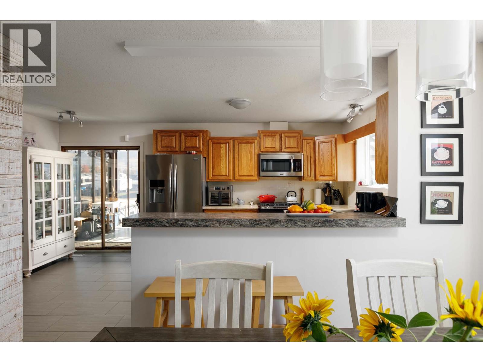 Picture for 3116 Appaloosa  Road https://www.cirrealty.ca/reb/bc/3/10366513_8.jpg