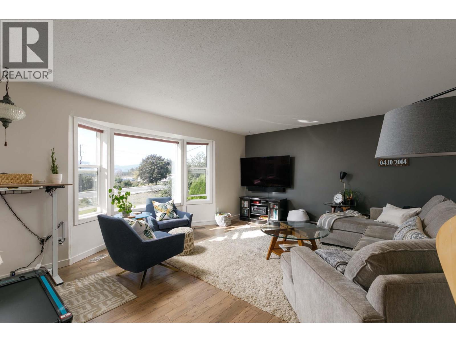 Picture for 3116 Appaloosa  Road https://www.cirrealty.ca/reb/bc/3/10366513_9.jpg