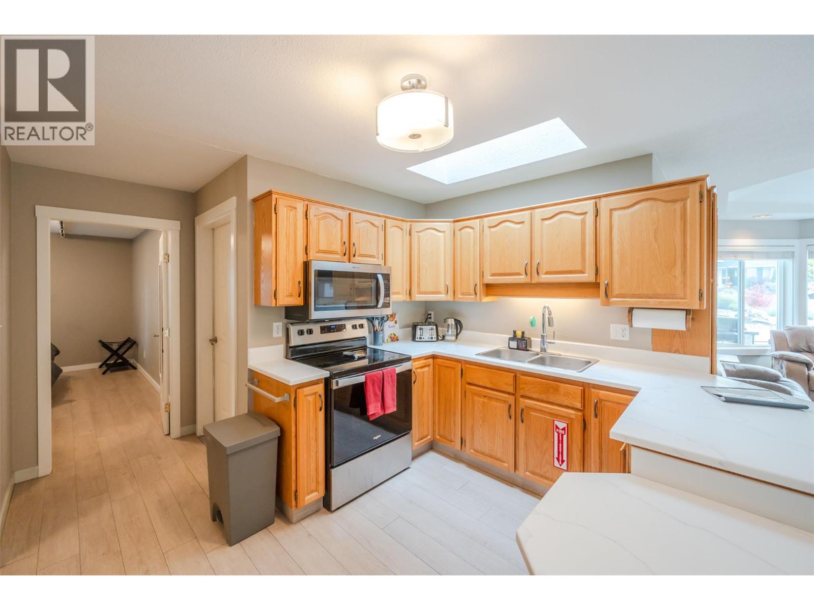 Picture for 138 EVERGREEN  Crescent https://www.cirrealty.ca/reb/bc/3/10366533_10.jpg