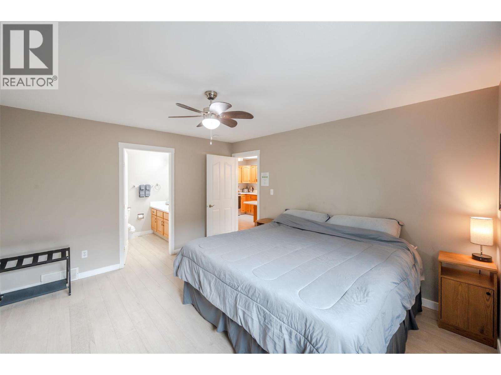 Picture for 138 EVERGREEN  Crescent https://www.cirrealty.ca/reb/bc/3/10366533_13.jpg