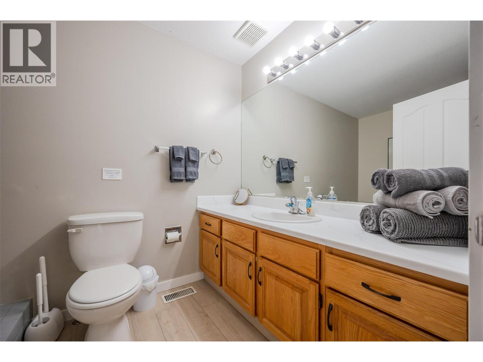 Picture for 138 EVERGREEN  Crescent https://www.cirrealty.ca/reb/bc/3/10366533_14.jpg