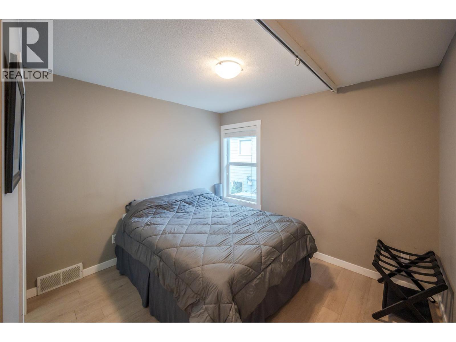 Picture for 138 EVERGREEN  Crescent https://www.cirrealty.ca/reb/bc/3/10366533_17.jpg