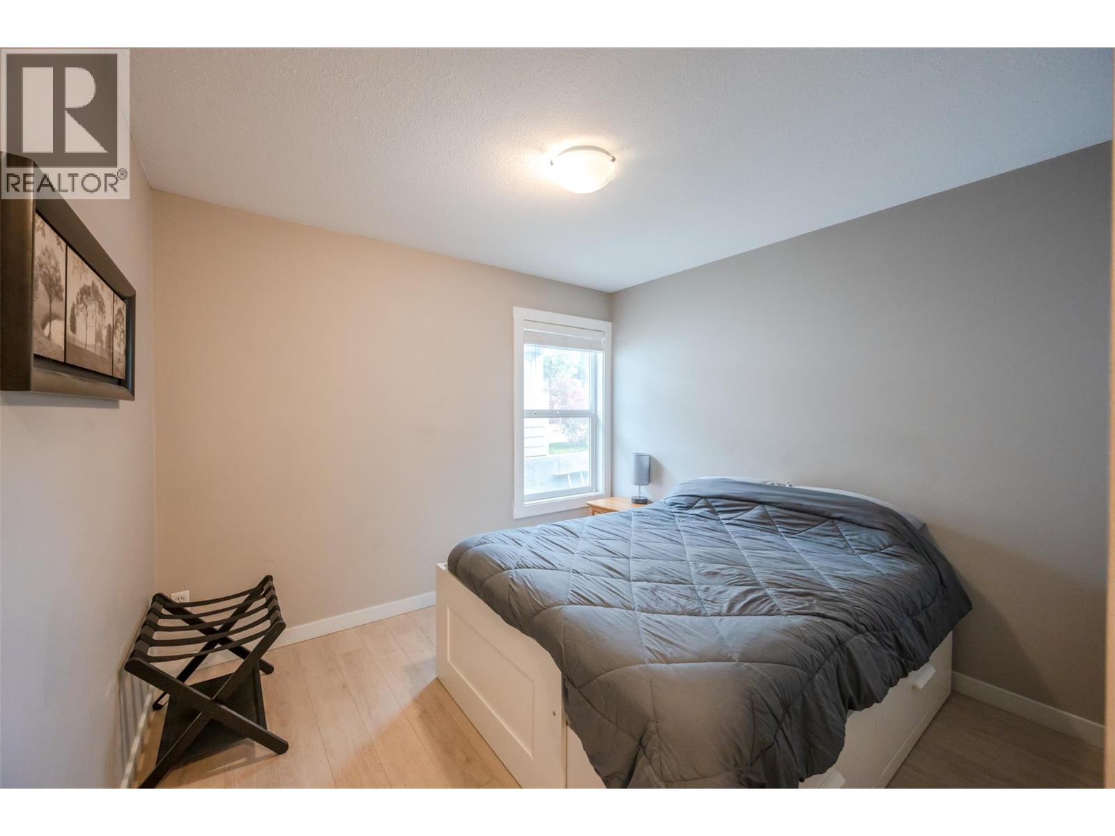 Picture for 138 EVERGREEN  Crescent https://www.cirrealty.ca/reb/bc/3/10366533_21.jpg