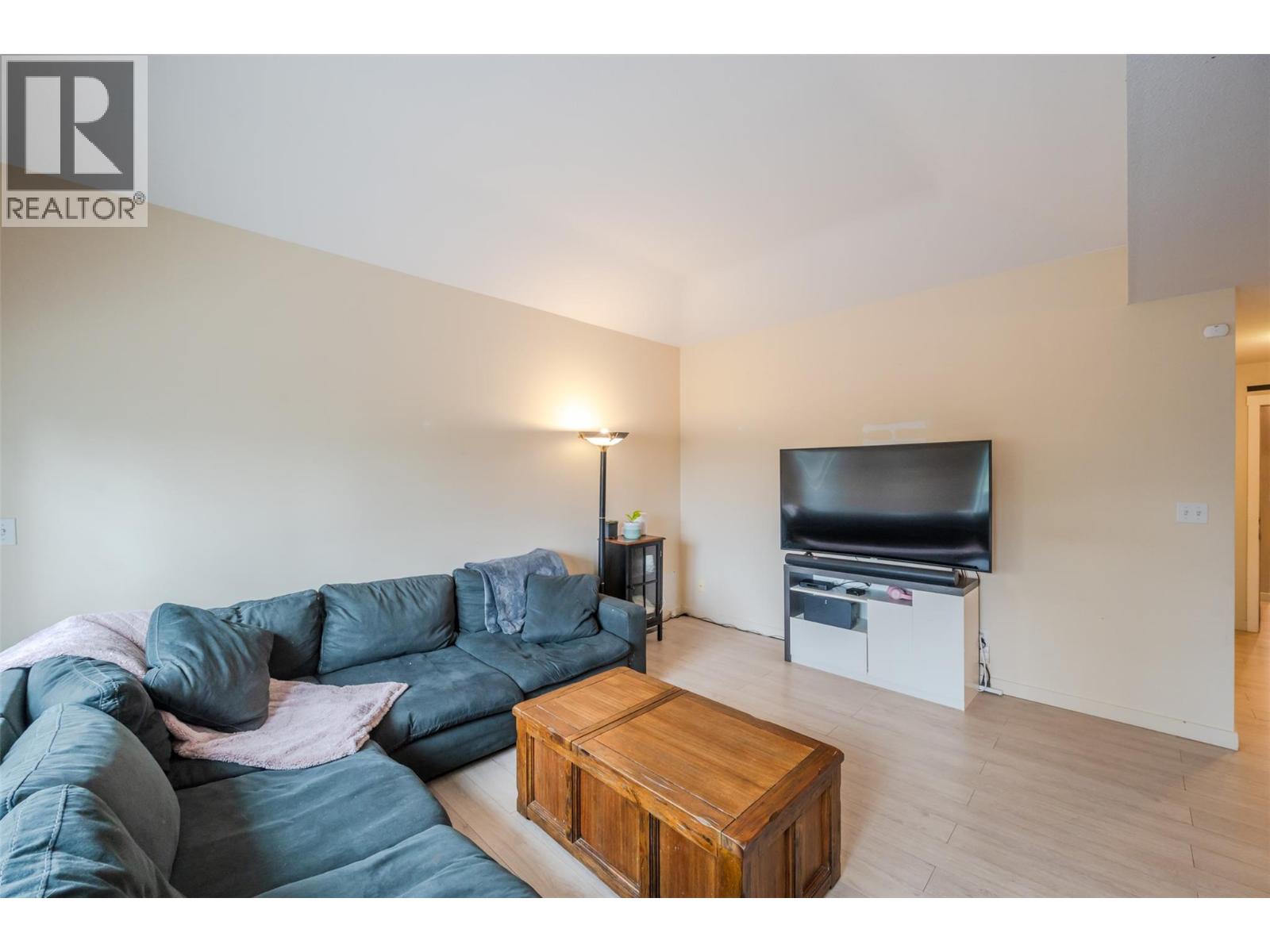 Picture for 138 EVERGREEN  Crescent https://www.cirrealty.ca/reb/bc/3/10366533_26.jpg