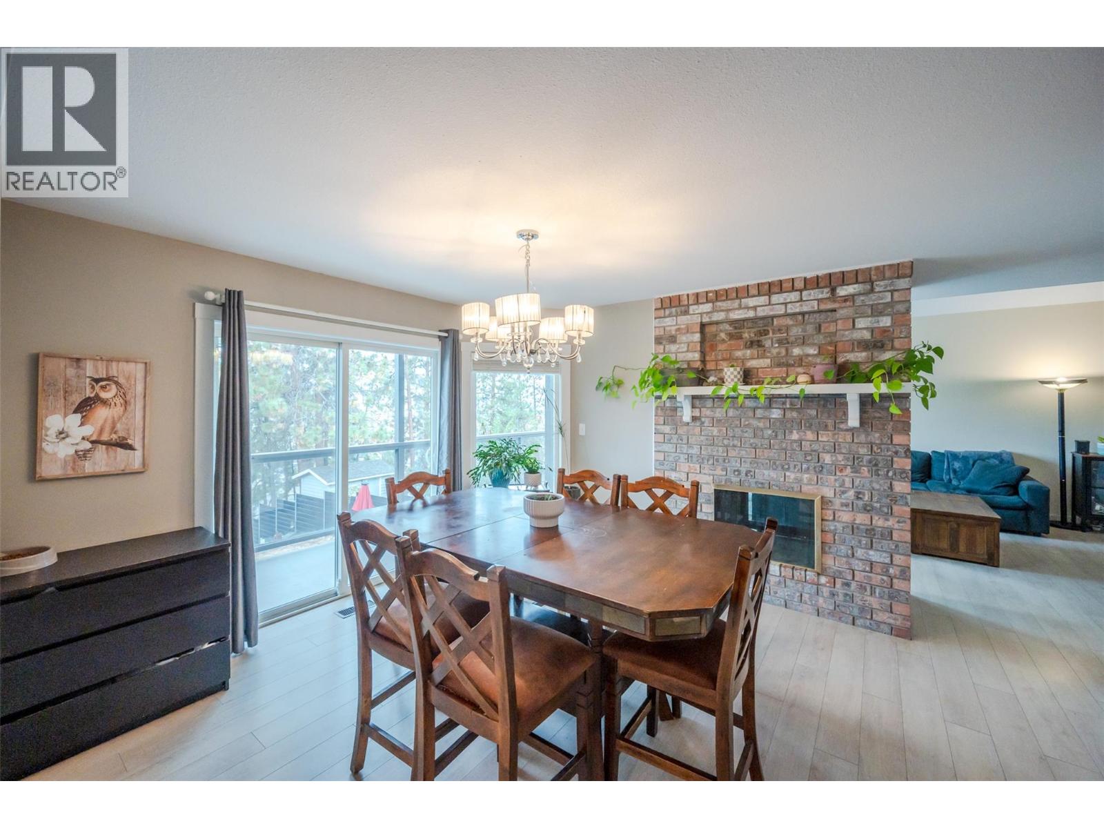 Picture for 138 EVERGREEN  Crescent https://www.cirrealty.ca/reb/bc/3/10366533_29.jpg