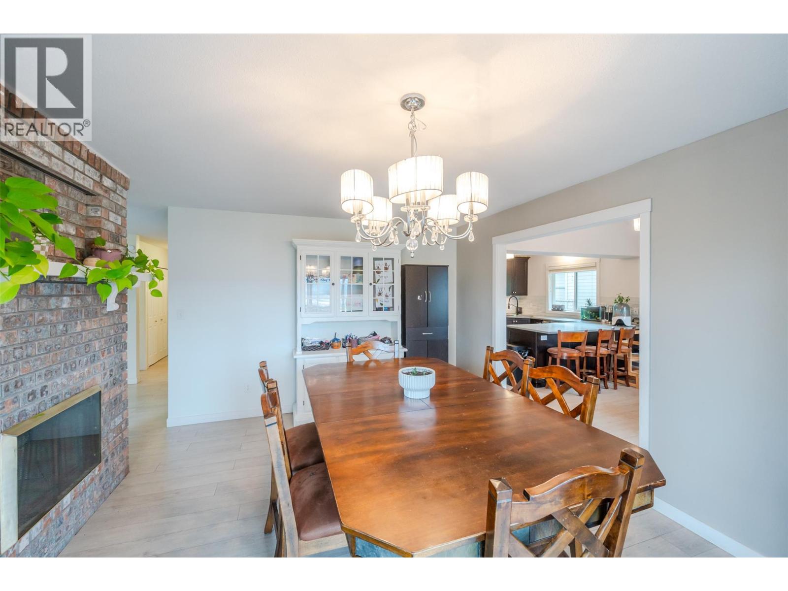 Picture for 138 EVERGREEN  Crescent https://www.cirrealty.ca/reb/bc/3/10366533_30.jpg