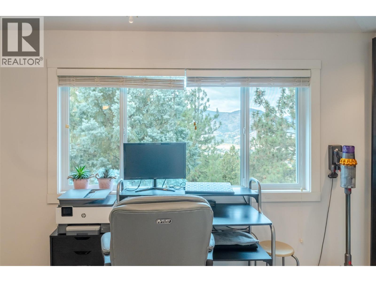 Picture for 138 EVERGREEN  Crescent https://www.cirrealty.ca/reb/bc/3/10366533_31.jpg