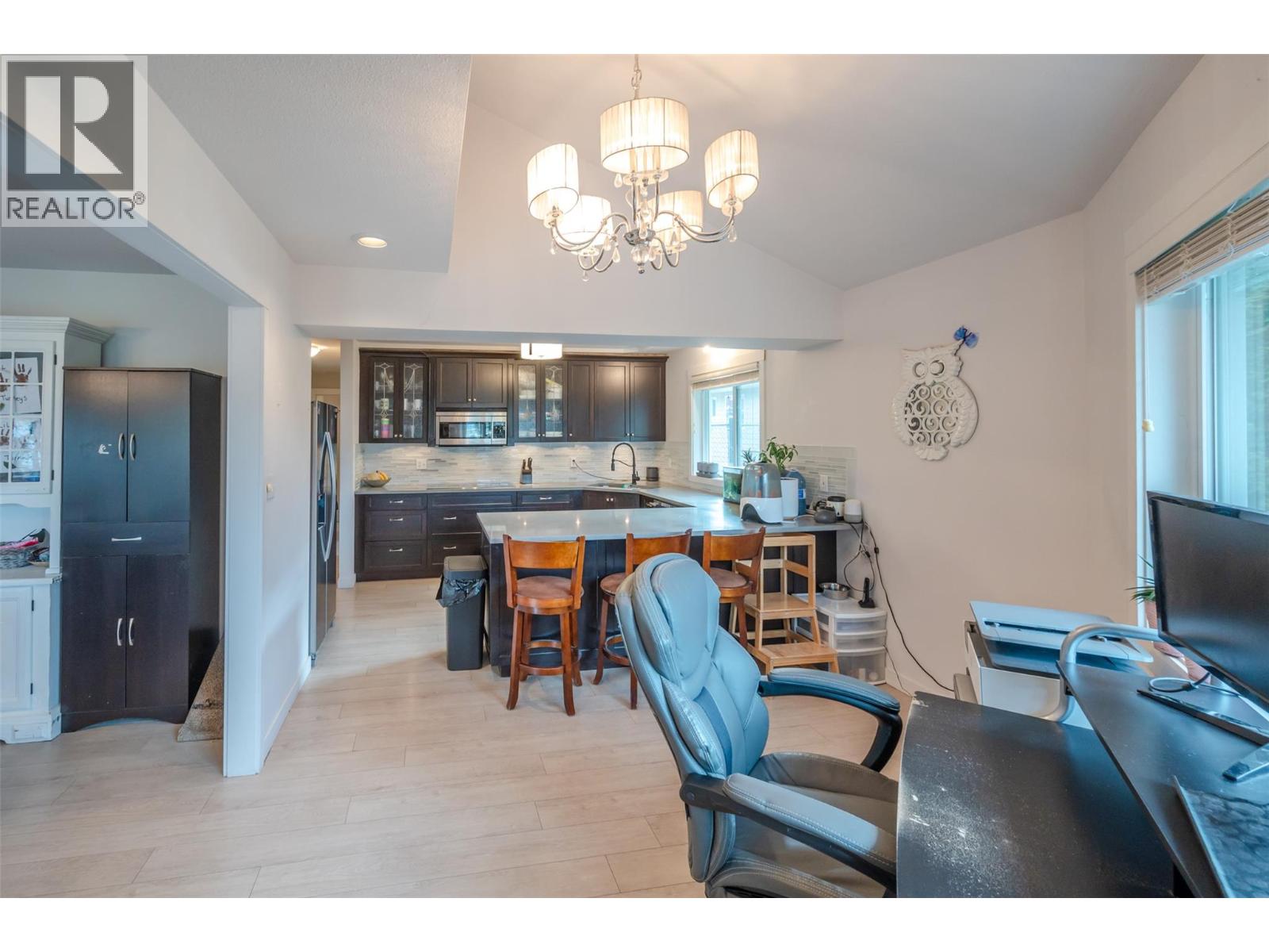 Picture for 138 EVERGREEN  Crescent https://www.cirrealty.ca/reb/bc/3/10366533_32.jpg