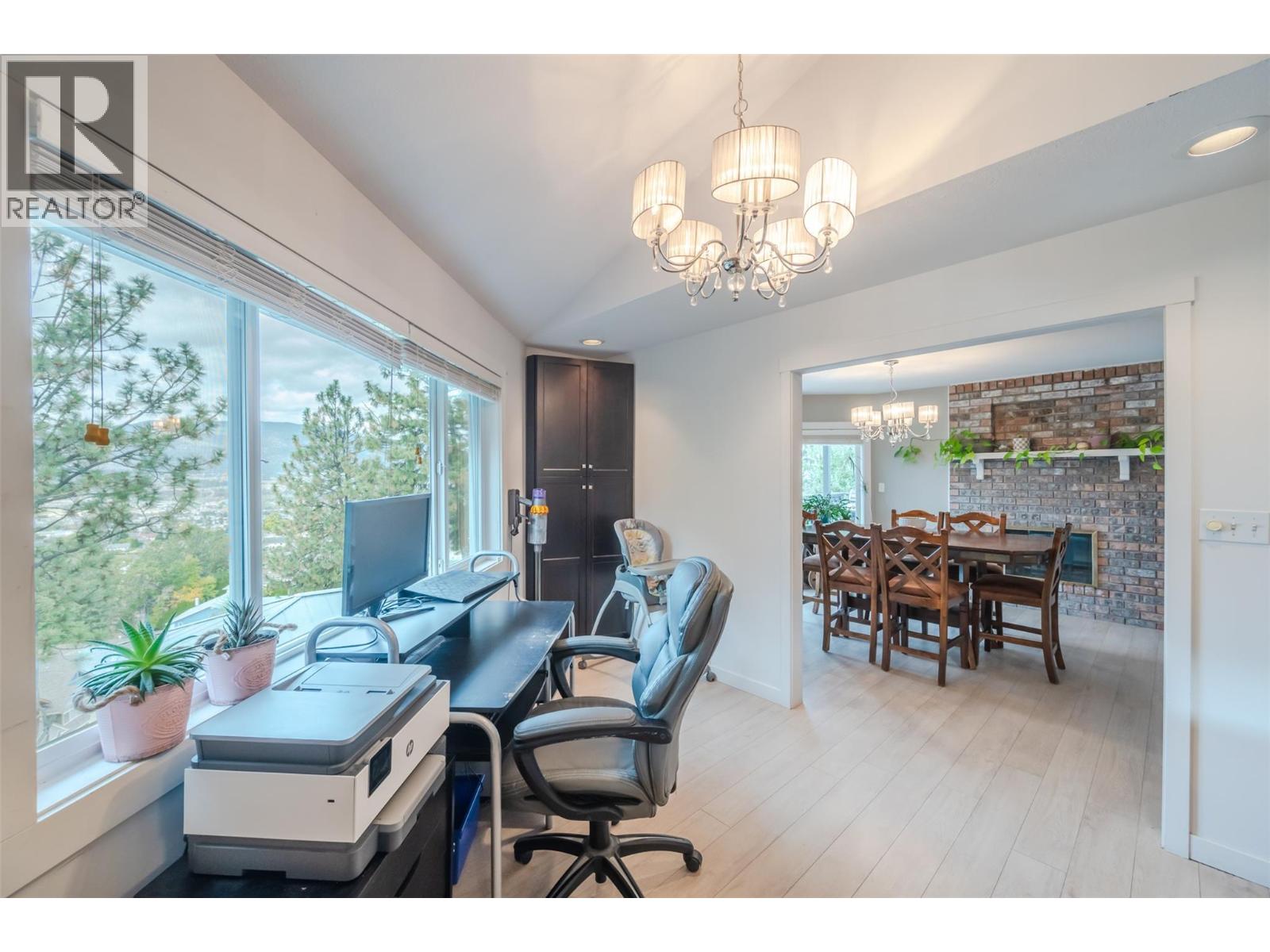 Picture for 138 EVERGREEN  Crescent https://www.cirrealty.ca/reb/bc/3/10366533_33.jpg