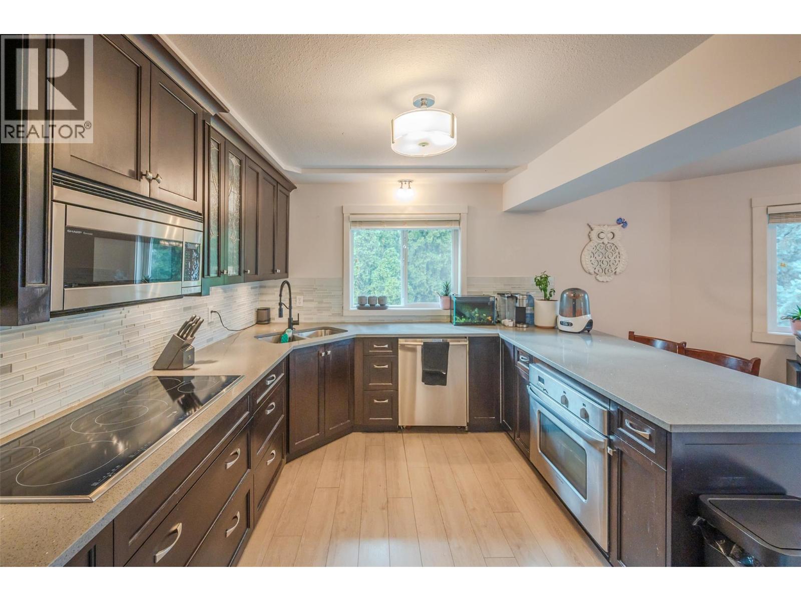 Picture for 138 EVERGREEN  Crescent https://www.cirrealty.ca/reb/bc/3/10366533_36.jpg