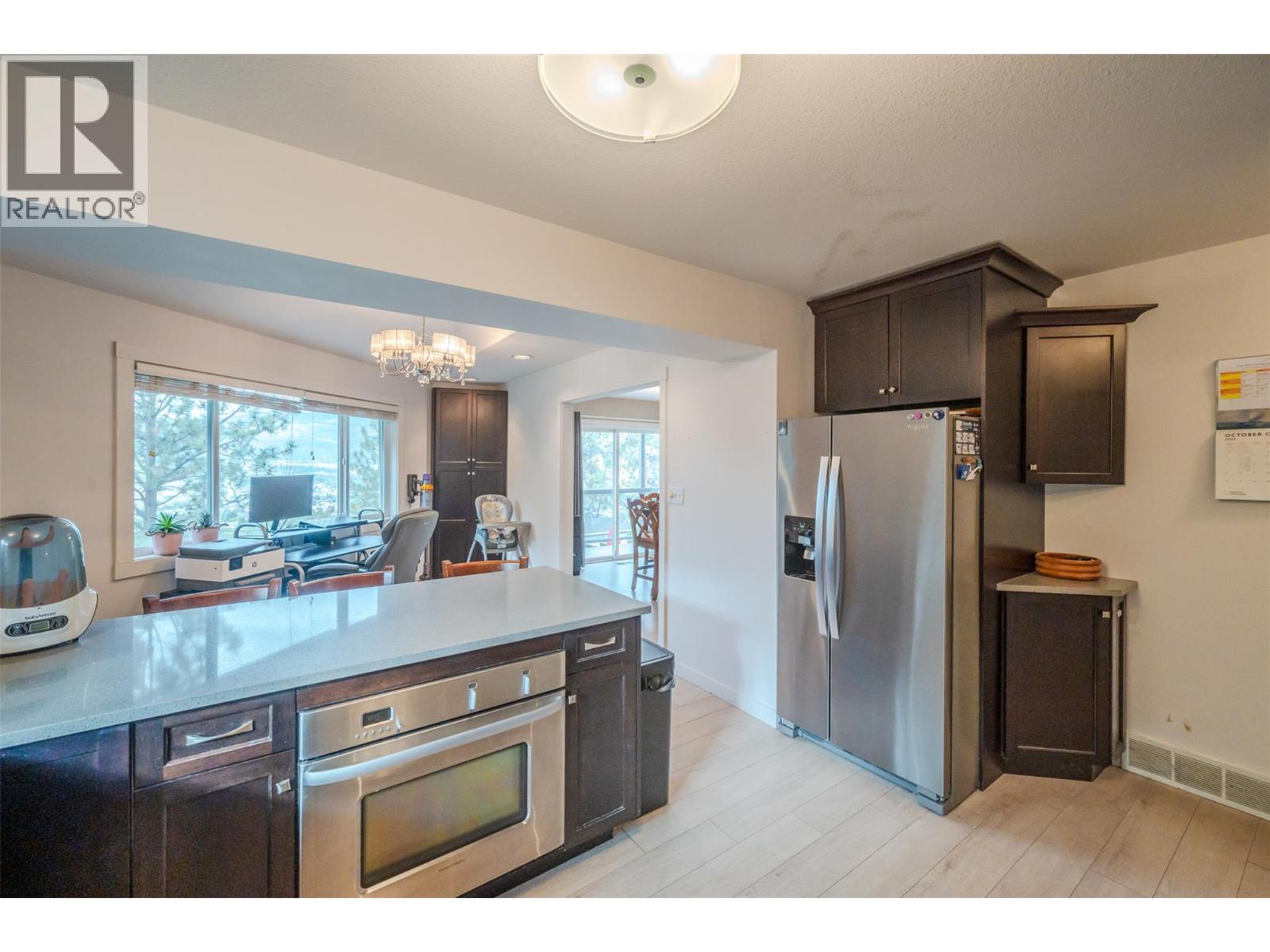 Picture for 138 EVERGREEN  Crescent https://www.cirrealty.ca/reb/bc/3/10366533_38.jpg