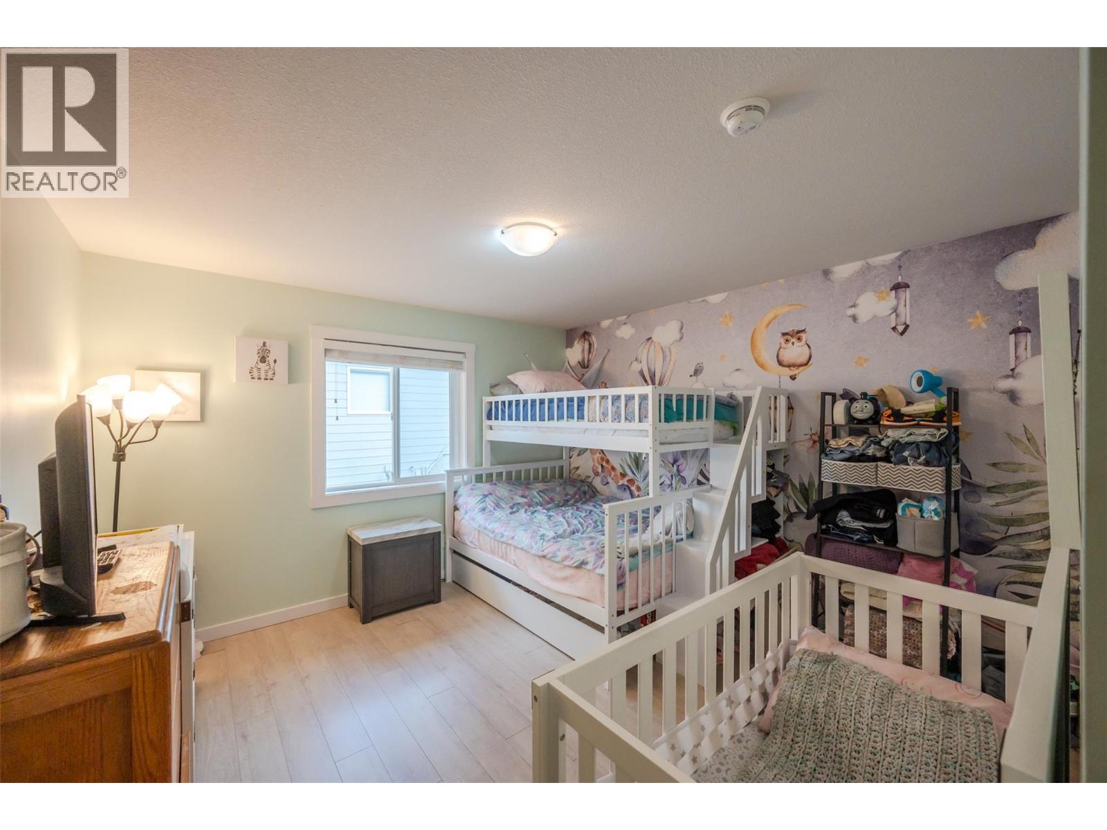 Picture for 138 EVERGREEN  Crescent https://www.cirrealty.ca/reb/bc/3/10366533_40.jpg