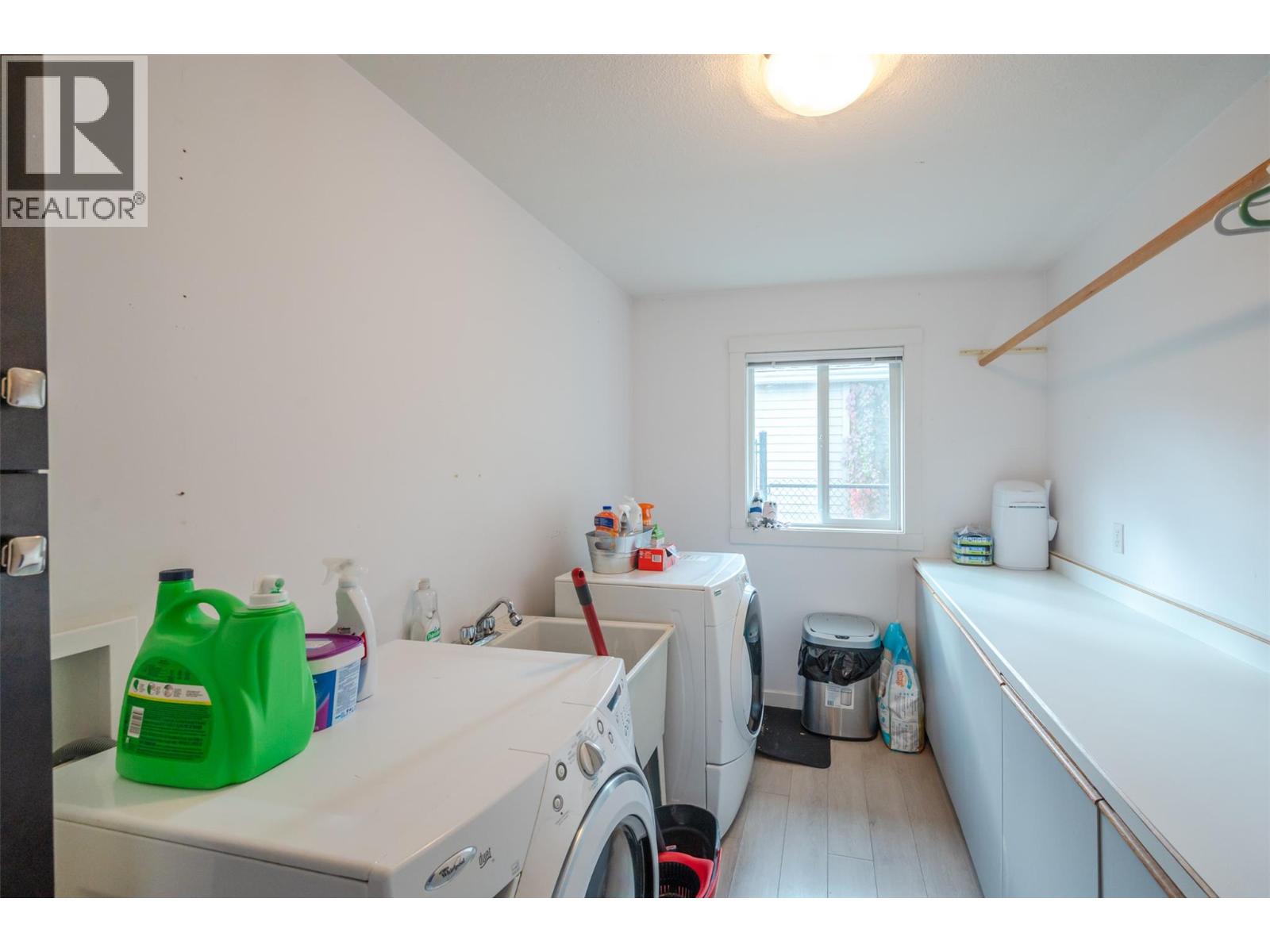 Picture for 138 EVERGREEN  Crescent https://www.cirrealty.ca/reb/bc/3/10366533_42.jpg