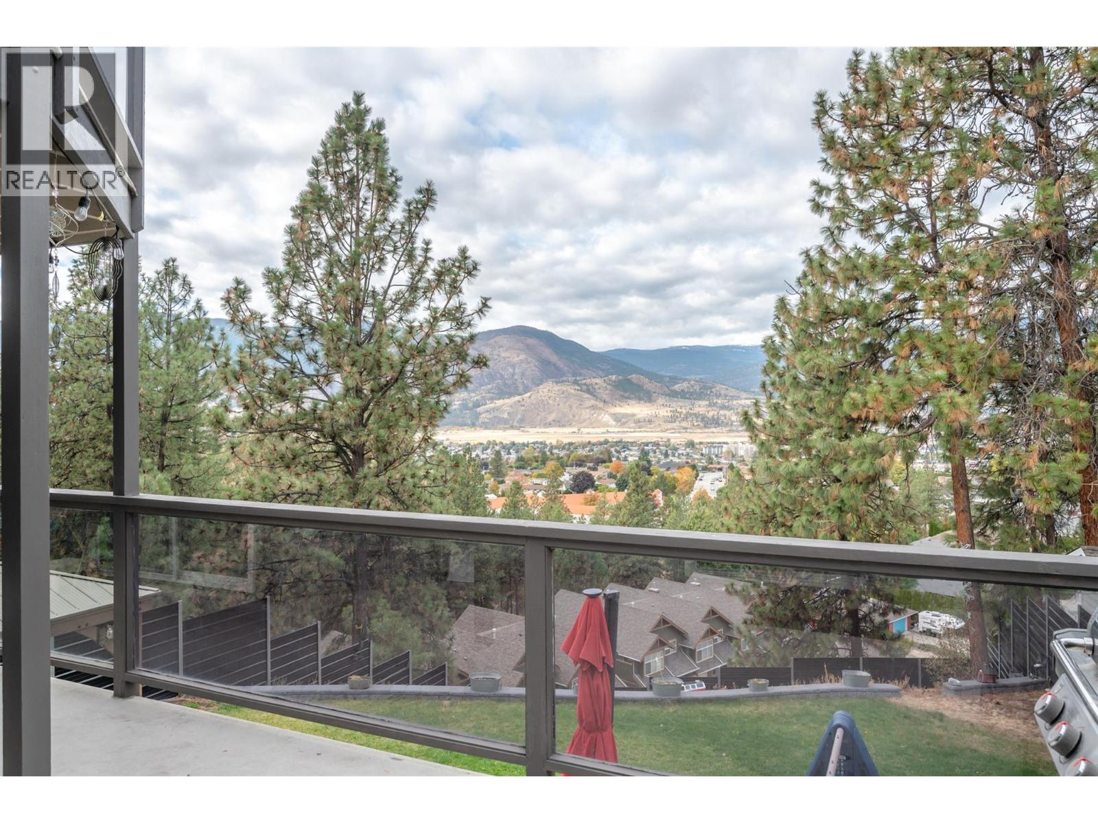 Picture for 138 EVERGREEN  Crescent https://www.cirrealty.ca/reb/bc/3/10366533_51.jpg