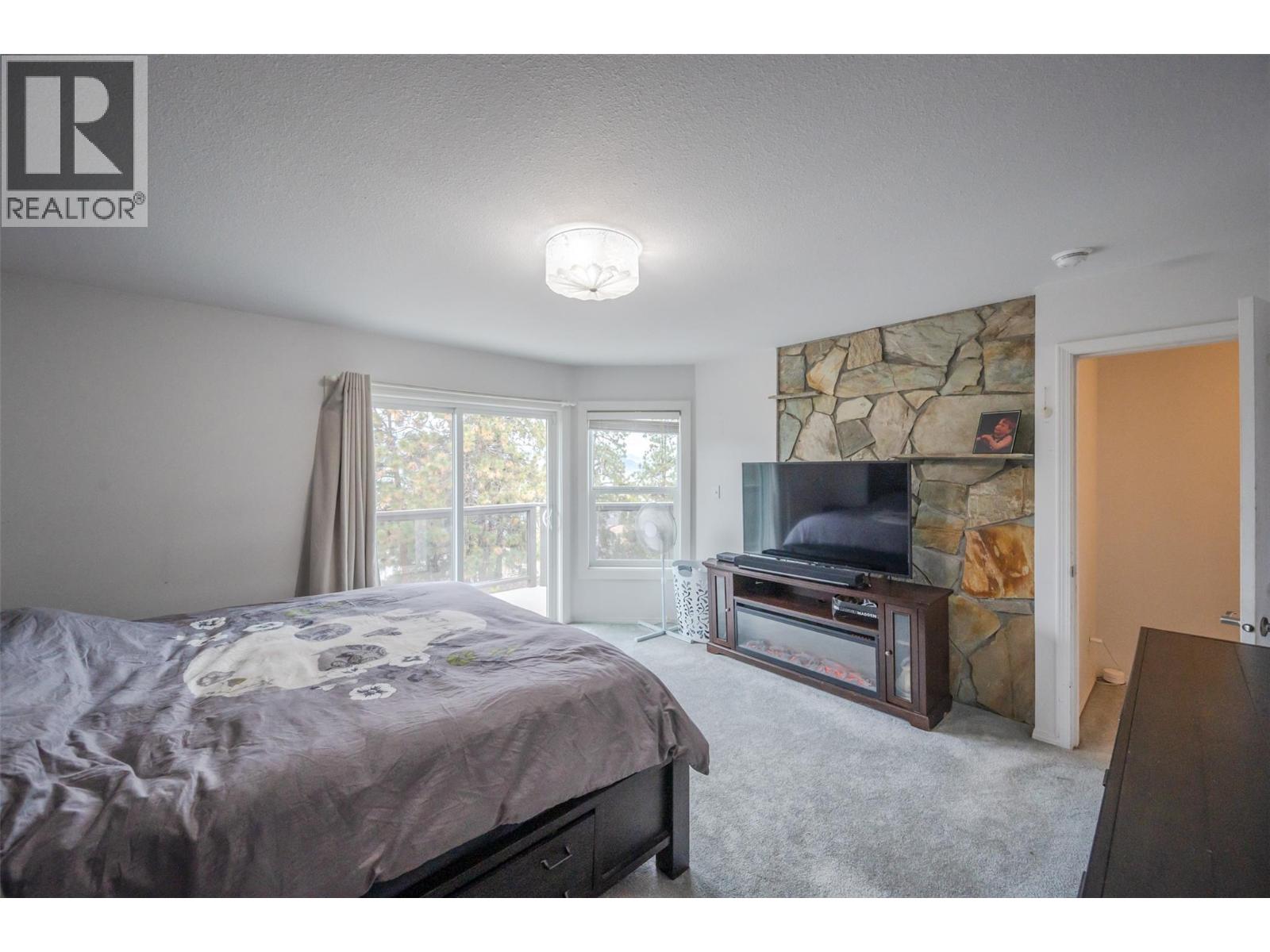 Picture for 138 EVERGREEN  Crescent https://www.cirrealty.ca/reb/bc/3/10366533_54.jpg
