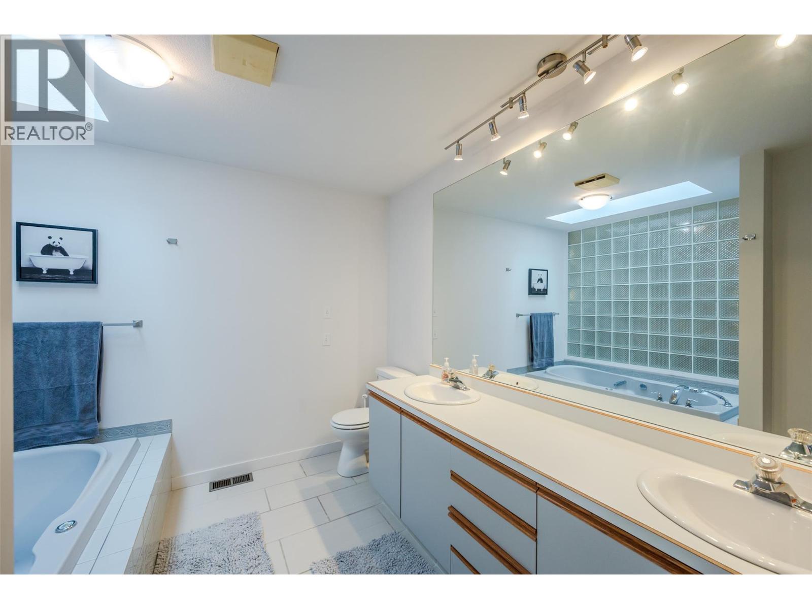 Picture for 138 EVERGREEN  Crescent https://www.cirrealty.ca/reb/bc/3/10366533_56.jpg