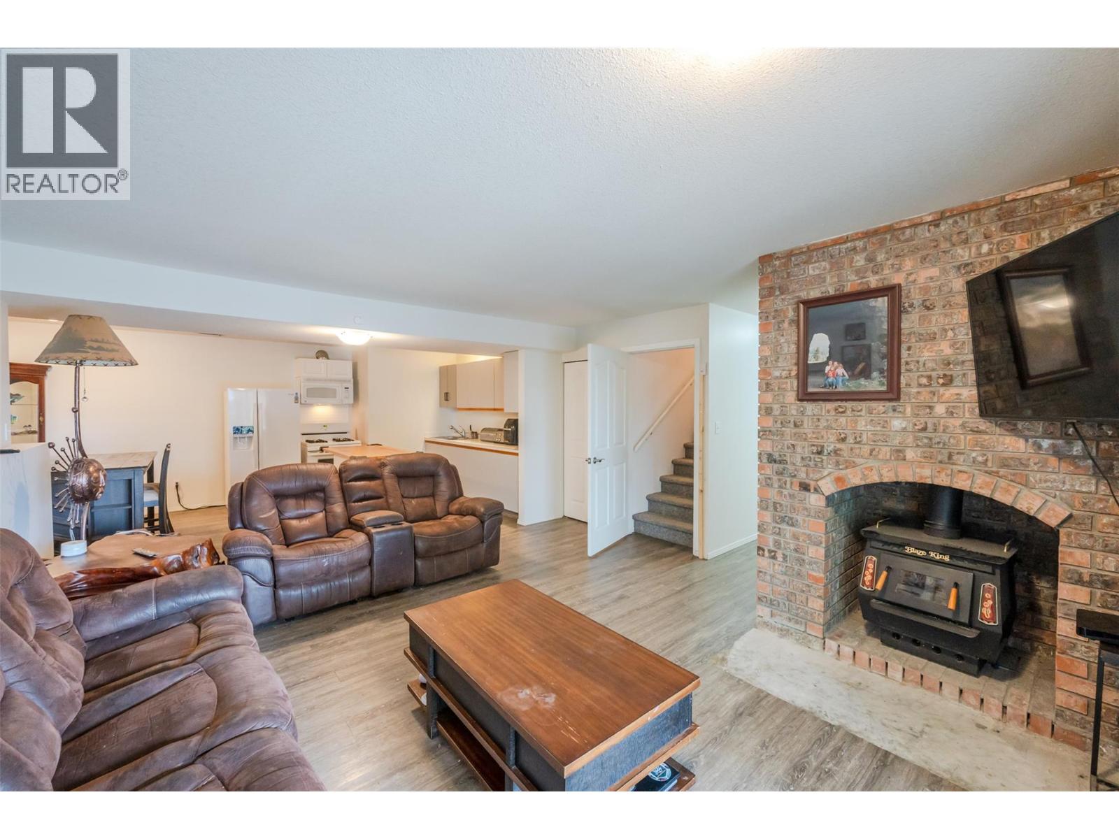 Picture for 138 EVERGREEN  Crescent https://www.cirrealty.ca/reb/bc/3/10366533_71.jpg