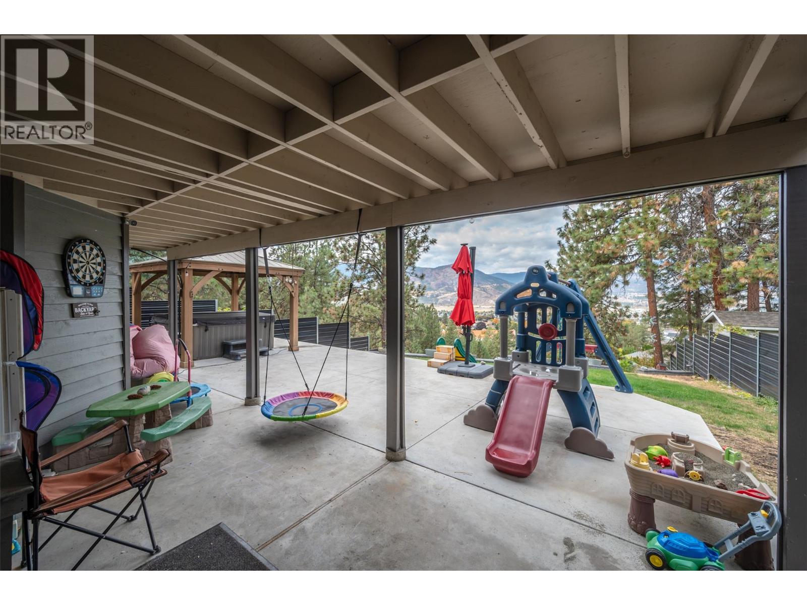 Picture for 138 EVERGREEN  Crescent https://www.cirrealty.ca/reb/bc/3/10366533_78.jpg