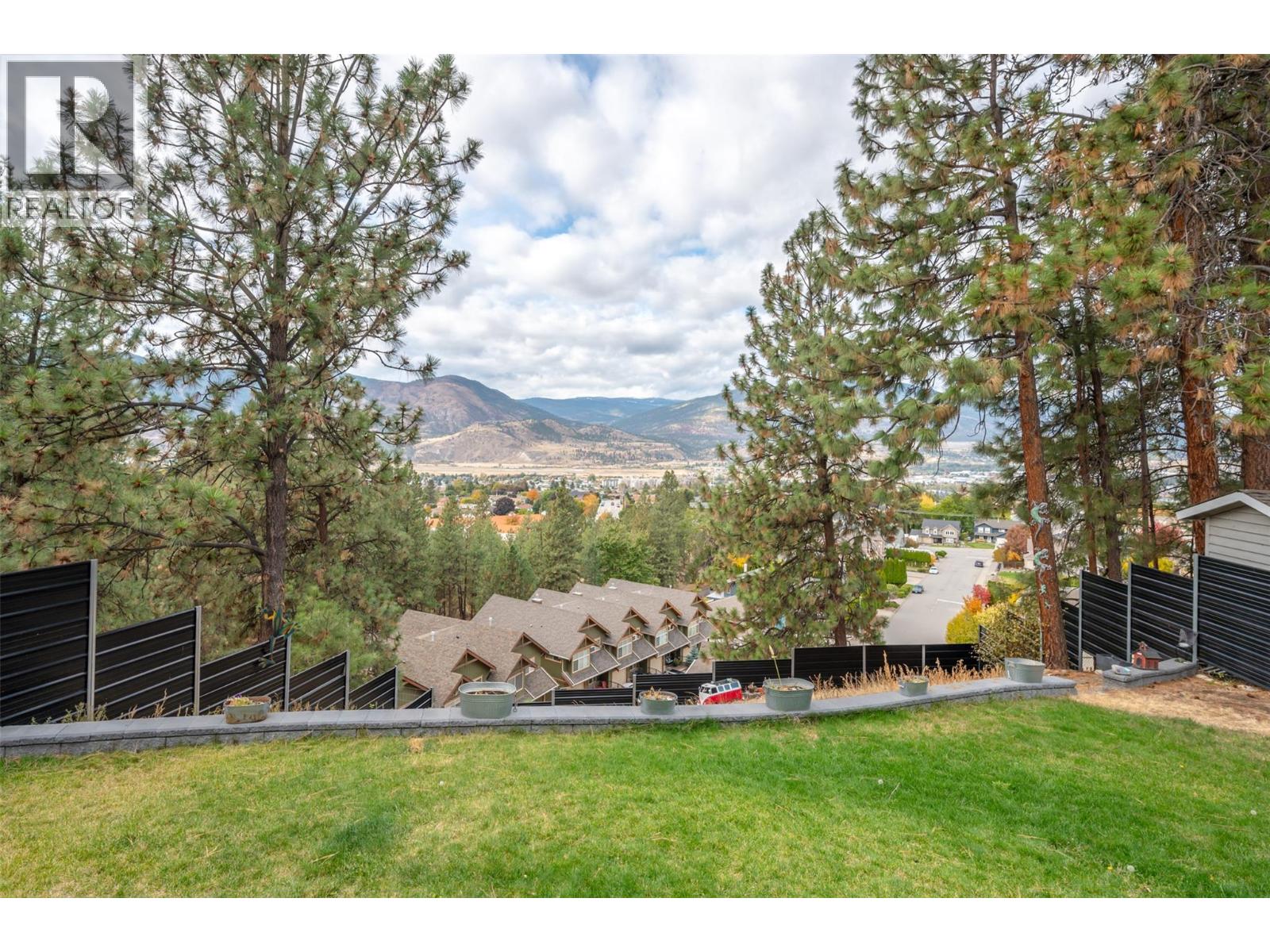 Picture for 138 EVERGREEN  Crescent https://www.cirrealty.ca/reb/bc/3/10366533_83.jpg