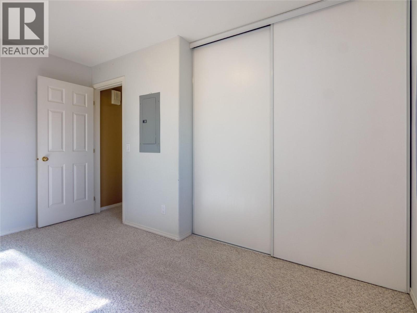 Picture for Unit #4, 670 McCurdy  Road https://www.cirrealty.ca/reb/bc/3/10366603_12.jpg