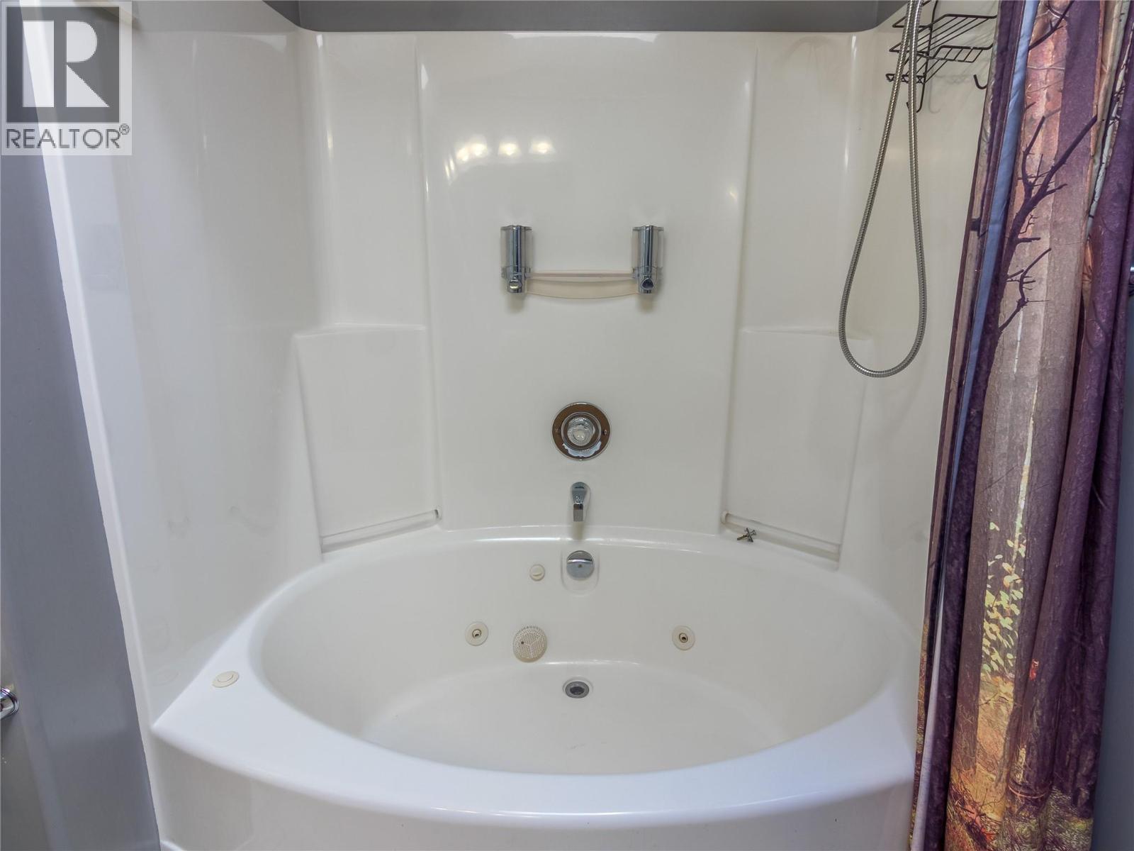 Picture for Unit #4, 670 McCurdy  Road https://www.cirrealty.ca/reb/bc/3/10366603_14.jpg