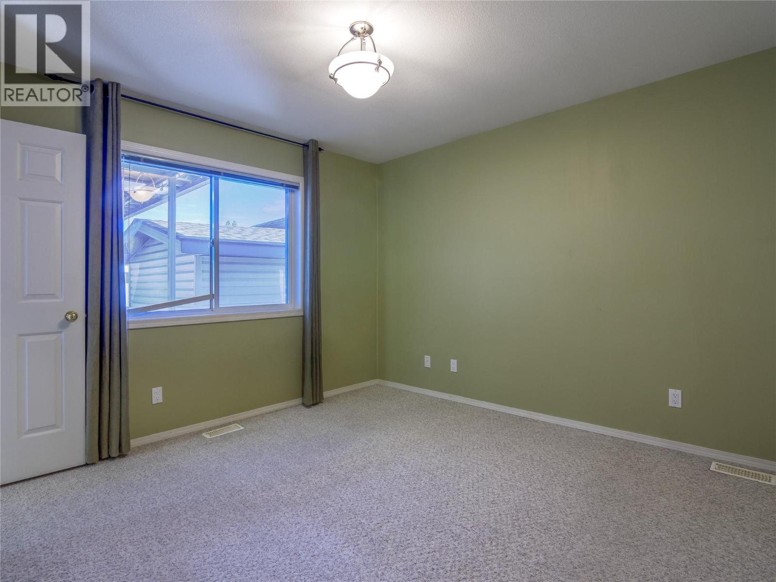 Picture for Unit #4, 670 McCurdy  Road https://www.cirrealty.ca/reb/bc/3/10366603_15.jpg