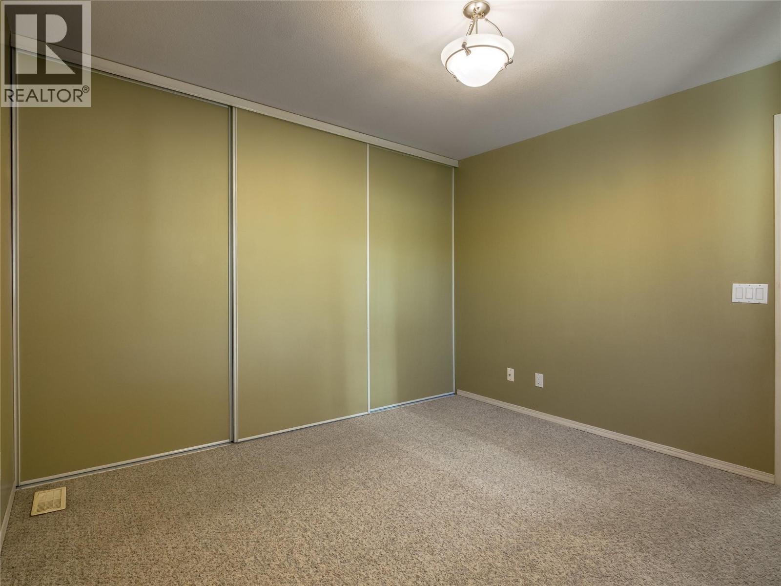Picture for Unit #4, 670 McCurdy  Road https://www.cirrealty.ca/reb/bc/3/10366603_16.jpg