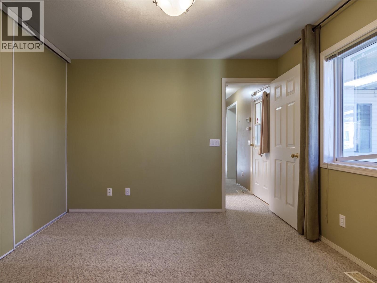 Picture for Unit #4, 670 McCurdy  Road https://www.cirrealty.ca/reb/bc/3/10366603_17.jpg