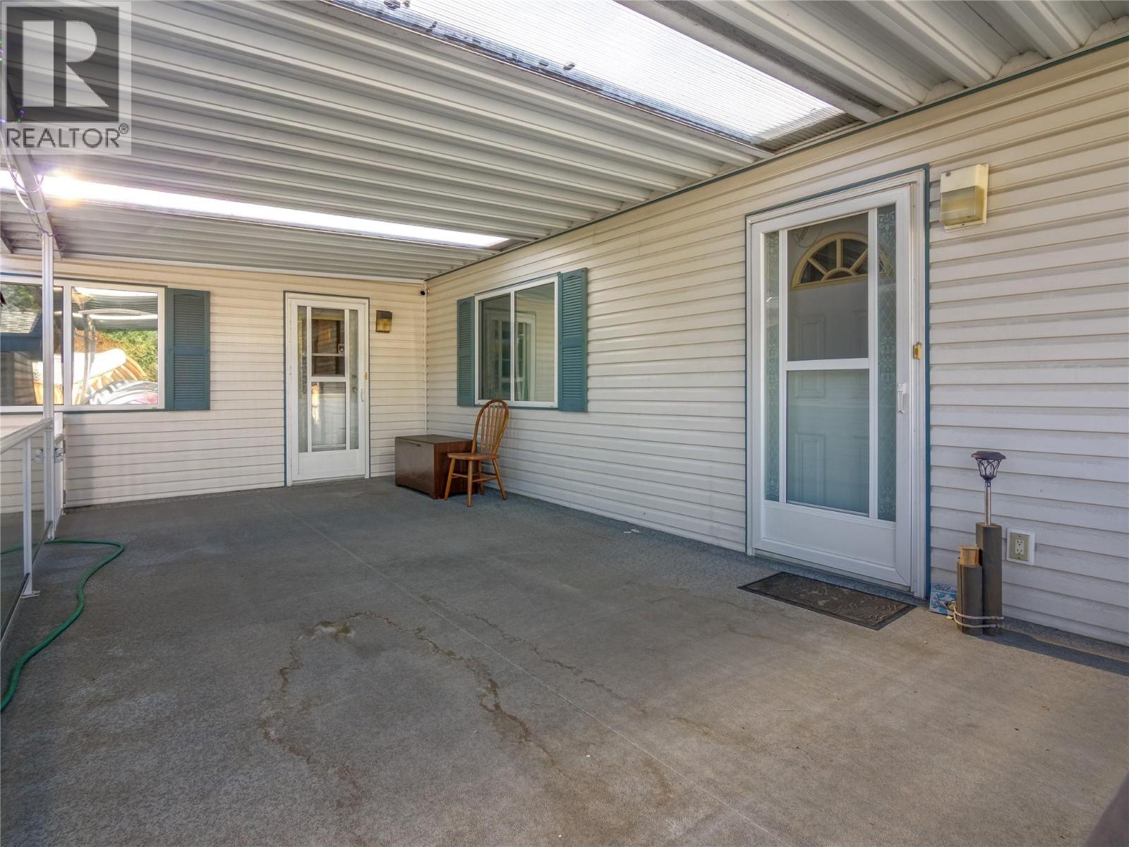 Picture for Unit #4, 670 McCurdy  Road https://www.cirrealty.ca/reb/bc/3/10366603_18.jpg