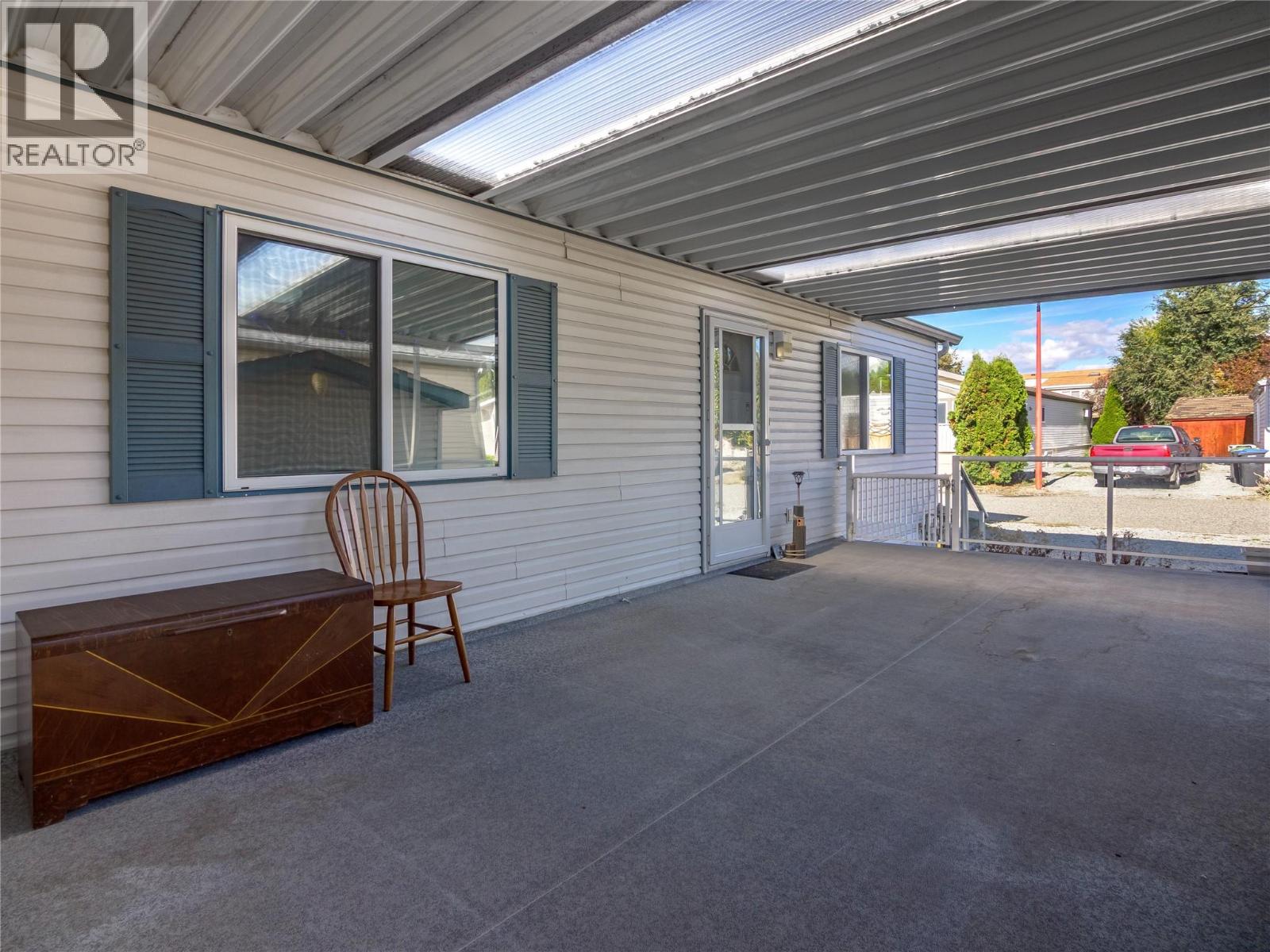 Picture for Unit #4, 670 McCurdy  Road https://www.cirrealty.ca/reb/bc/3/10366603_19.jpg