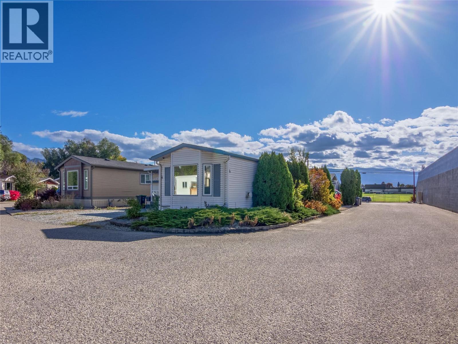 Picture for Unit #4, 670 McCurdy  Road https://www.cirrealty.ca/reb/bc/3/10366603_22.jpg