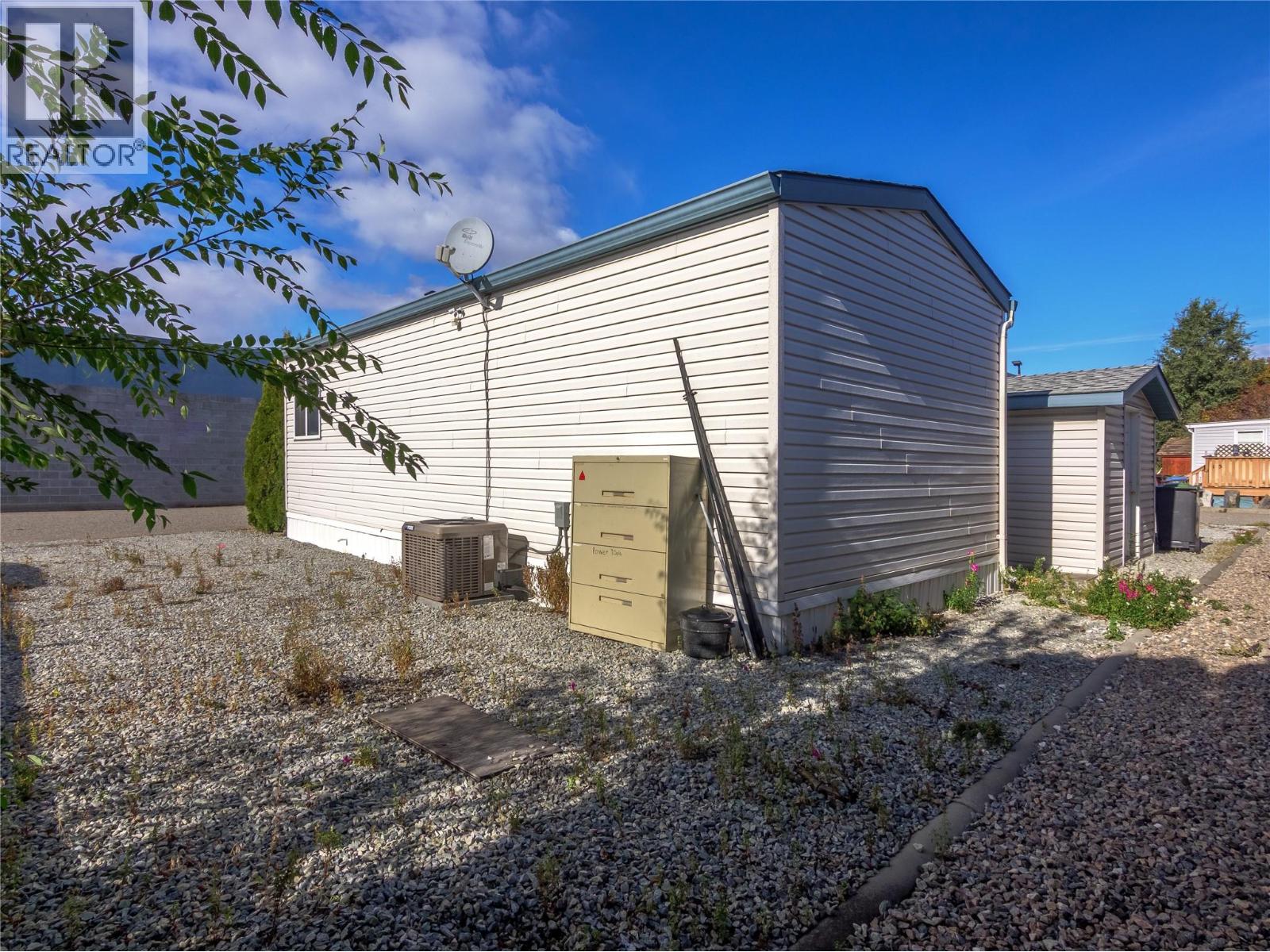 Picture for Unit #4, 670 McCurdy  Road https://www.cirrealty.ca/reb/bc/3/10366603_24.jpg