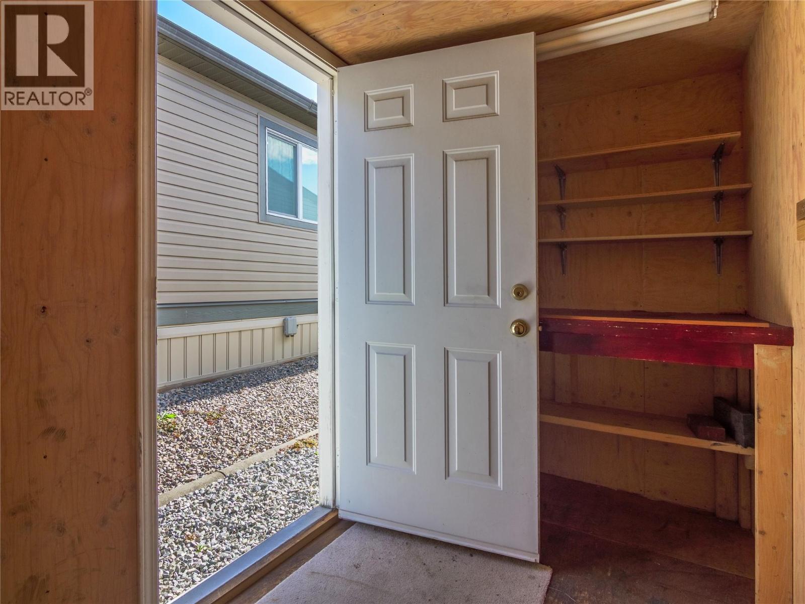 Picture for Unit #4, 670 McCurdy  Road https://www.cirrealty.ca/reb/bc/3/10366603_26.jpg