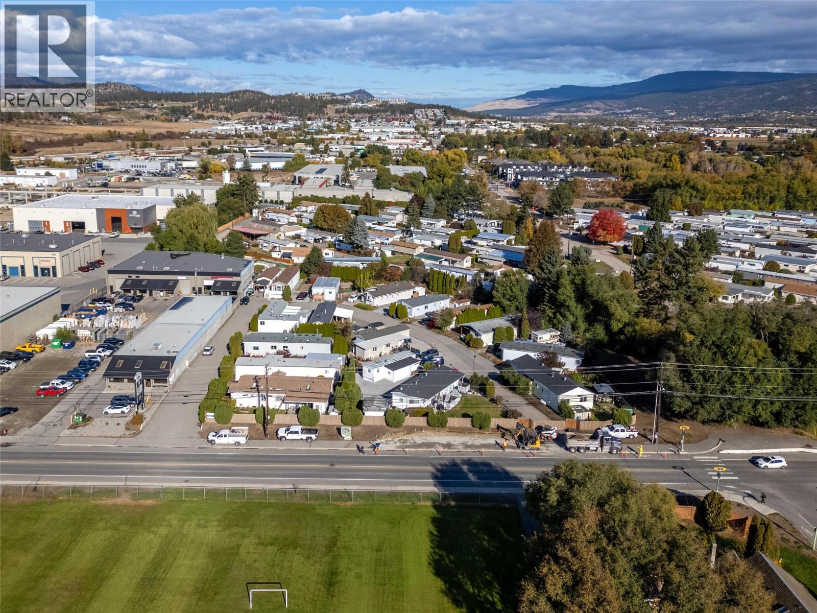 Picture for Unit #4, 670 McCurdy  Road https://www.cirrealty.ca/reb/bc/3/10366603_35.jpg