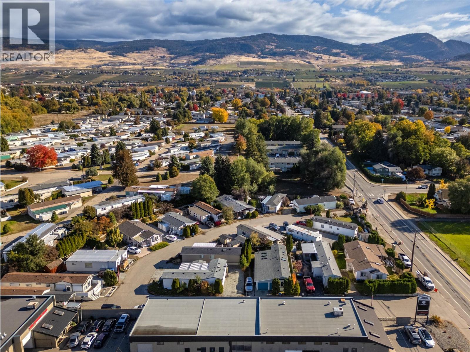 Picture for Unit #4, 670 McCurdy  Road https://www.cirrealty.ca/reb/bc/3/10366603_36.jpg