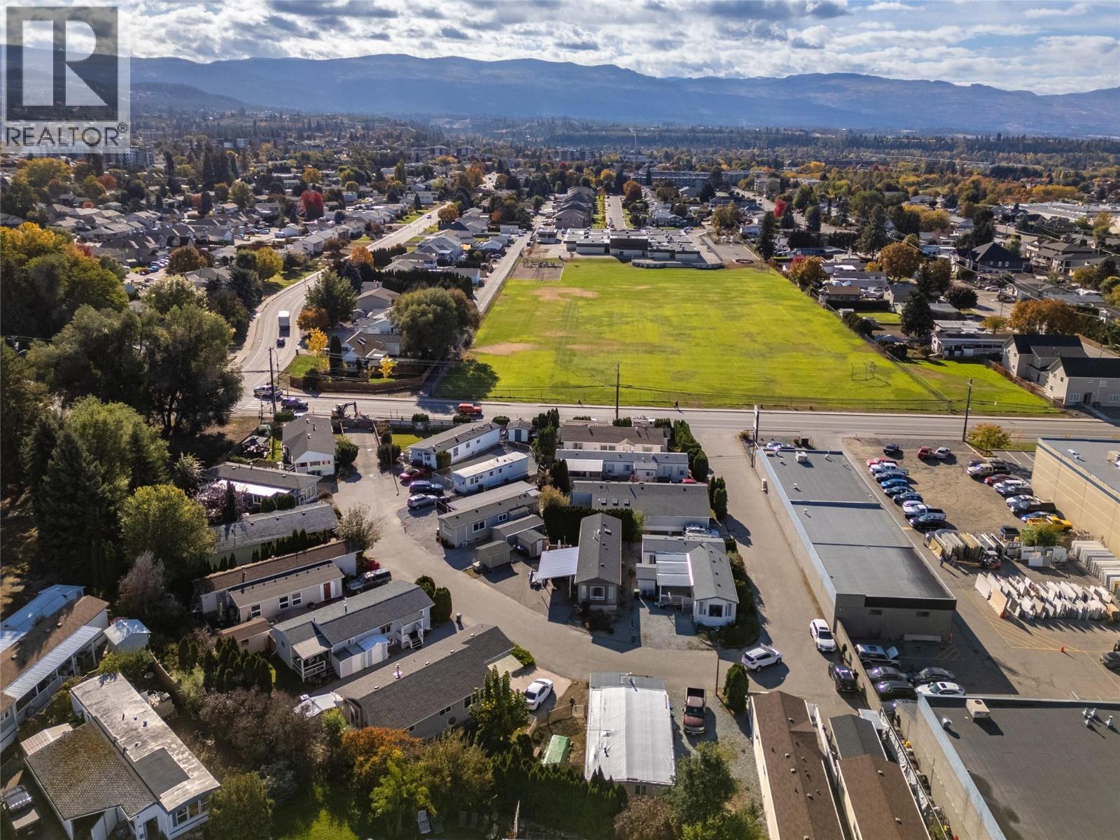 Picture for Unit #4, 670 McCurdy  Road https://www.cirrealty.ca/reb/bc/3/10366603_37.jpg