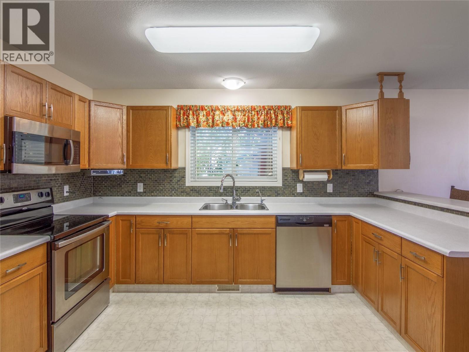 Picture for Unit #4, 670 McCurdy  Road https://www.cirrealty.ca/reb/bc/3/10366603_7.jpg