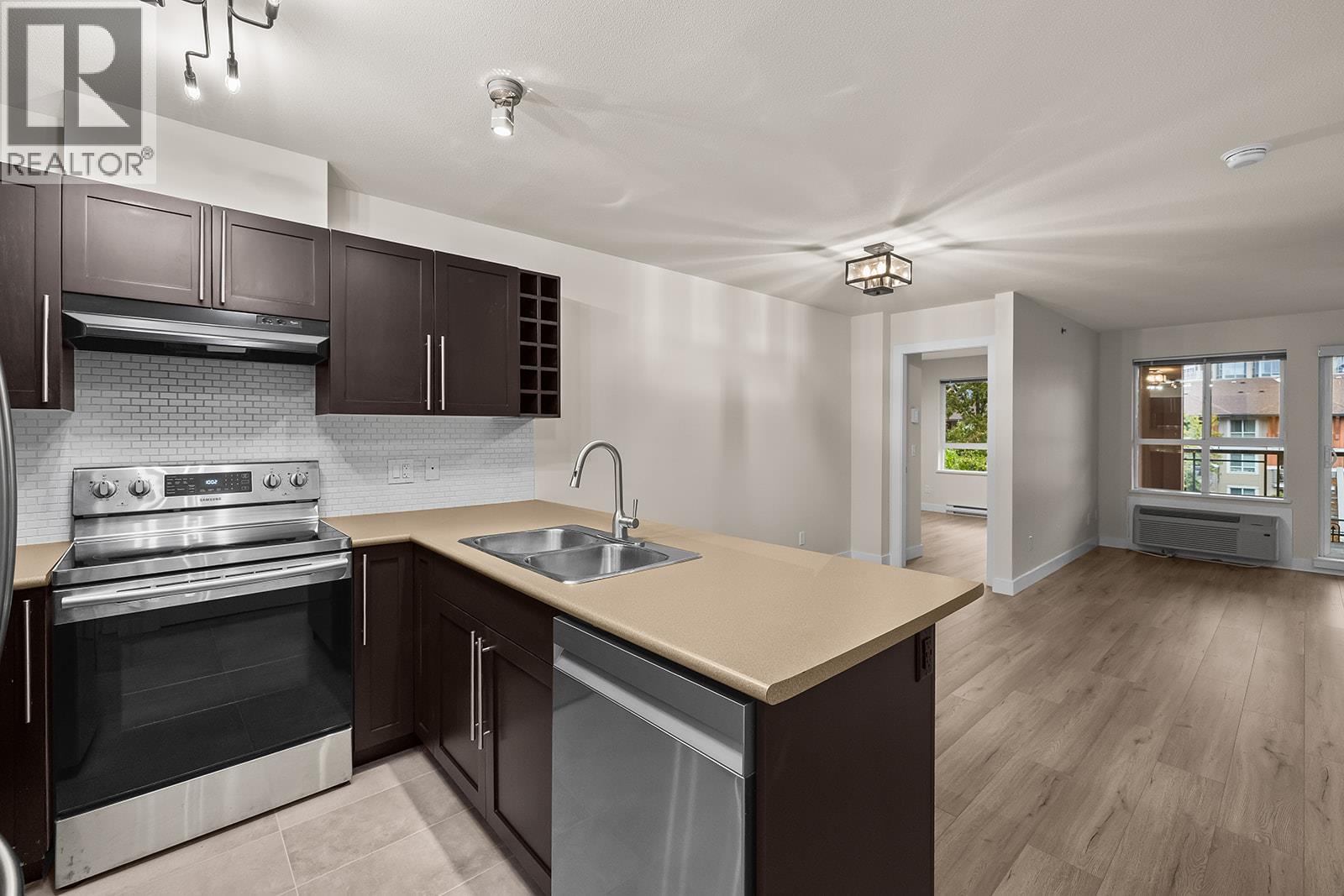 Picture for Unit #431, 1099 Sunset  Drive https://www.cirrealty.ca/reb/bc/3/10366613_12.jpg