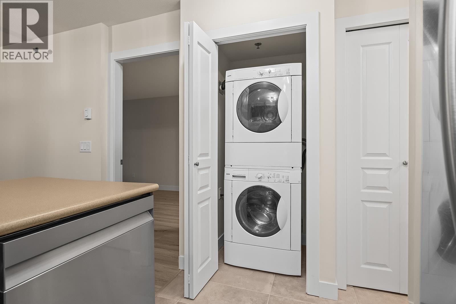 Picture for Unit #431, 1099 Sunset  Drive https://www.cirrealty.ca/reb/bc/3/10366613_24.jpg