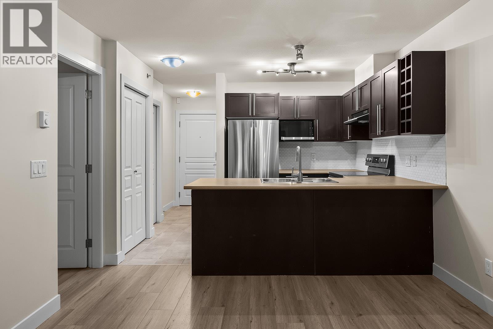 Picture for Unit #431, 1099 Sunset  Drive https://www.cirrealty.ca/reb/bc/3/10366613_7.jpg