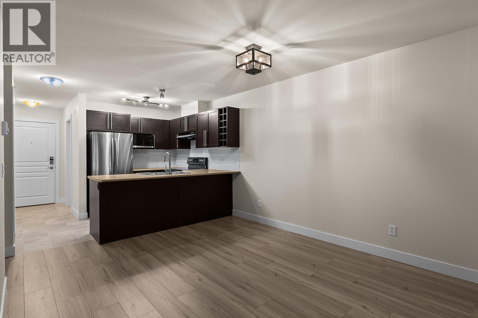 Picture for Unit #431, 1099 Sunset  Drive https://www.cirrealty.ca/reb/bc/3/10366613_8.jpg