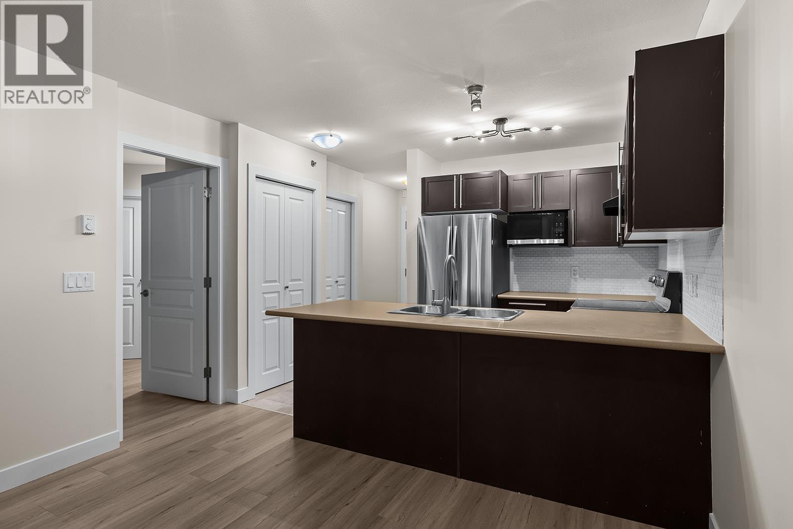 Picture for Unit #431, 1099 Sunset  Drive https://www.cirrealty.ca/reb/bc/3/10366613_9.jpg