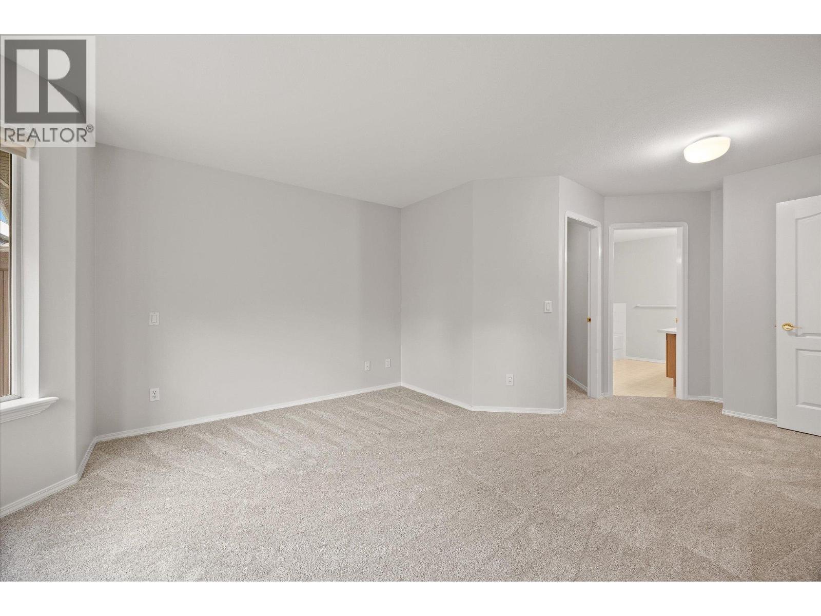 Picture for Unit #12, 680 Valley  Road https://www.cirrealty.ca/reb/bc/3/10366753_16.jpg